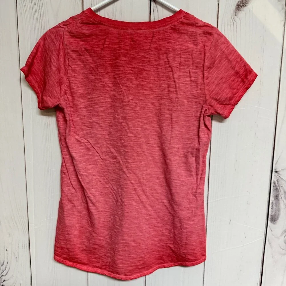 The North Face Women’s V-Neck Tee Medium Heather Red Ombre EUC - Picture 3 of 9